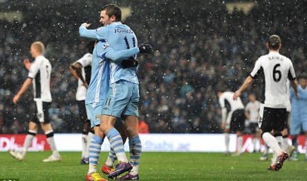 Hạ gục Fulham, Man City chờ MU vấp ngã