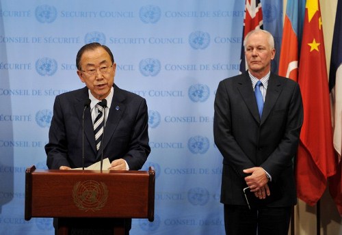 Tổng thư ký Liên Hợp Quốc Ban Ki-moon và Ake Sellstrom, trưởng đoàn thanh tra vũ khí hóa học báo cáo kết quả điều tra trước Hội đồng Bảo an. Ảnh: AFP