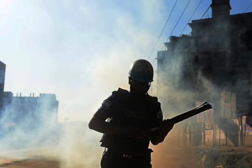 Tại Banglasdesh, cảnh sát phải sử dụng đạn cao su và khói cay trong một cuộc biểu tình của công nhân dệt may