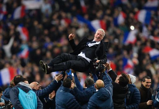 HLV Didier Deschamps được ví như người hùng sau chiến thắng của ĐT Pháp trước Ukraina, đưa ĐT Pháp vào World Cup  2014, tại Stade de France