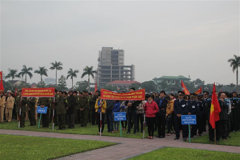 Các lực lượng tham gia lễ ra quân