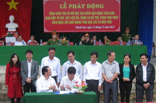 Tổ chức ký cam kết không vận chuyển, mua, bán, tàng trữ pháo trái phép  ở Quỳnh Lưu