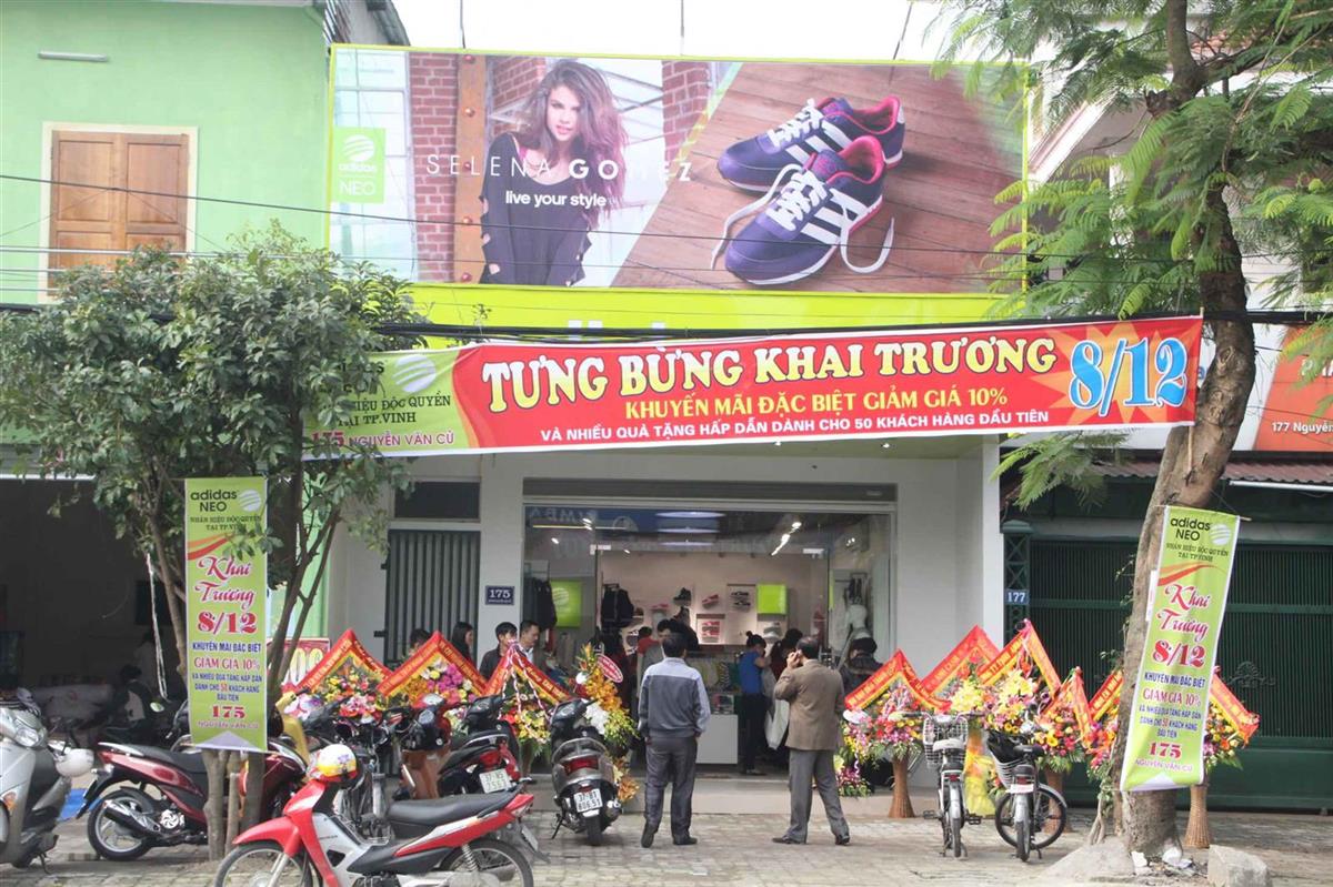Adidas NEO tại 175 Nguyễn Văn Cừ - thành phố Vinh trong ngày khai trương