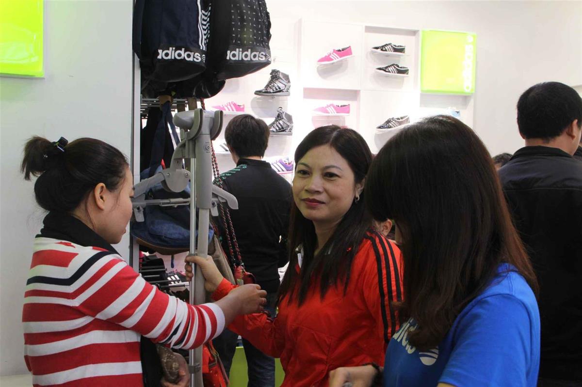 Những ngày khai trương, adidas NEO Vinh giảm giá 10% trên tất cả các sản phẩm