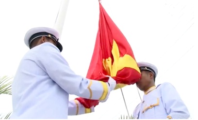 Đội danh dự Myanmar chuẩn bị nghi thức thượng cờ Việt Nam tại SEA Games 27, ngày 10/12/2013. Ảnh: bongdaplus