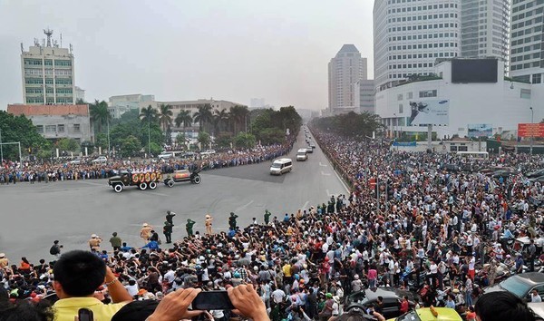 Đại tướng Võ Nguyên Giáp qua đời, cả dân tộc Việt nắm tay đưa tiễn Người