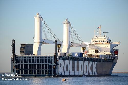 Tàu vận tải siêu trọng Rolldock Sea, được sử dụng làm tàu mẹ đang đưa tàu ngầm từ Nga về Việt Nam, dự kiến cuối tuần này sẽ cập bến