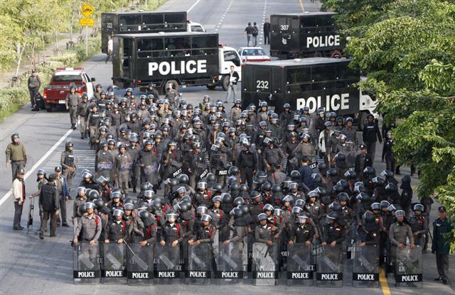 Chính phủ Thái Lan quyết định kéo dài Luật an ninh nội địa thêm hai tháng nữa, nhằm đối phó với các cuộc biểu tình.