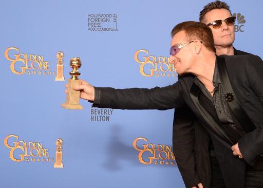 Bono và Larry Mullen của đoạt giải thưởng bài hát 