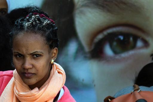 Một phụ nữ tham gia vào một cuộc biểu tình của những người tị nạn châu Phi, bất hợp pháp vào Israel thông qua Ai Cập ở Tel Aviv