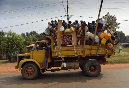Thường dân Hồi giáo chạy trốn với đồ đạc của họ trên một chiếc xe tải ở Bangui - thủ đô cùng là thành phố lớn nhất Cộng hòa Trung Phi