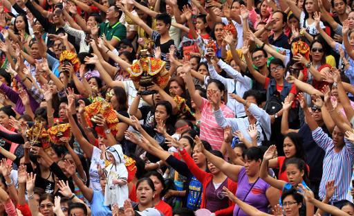 Các tín đồ trung thành trong một lễ hội tôn giáo ở Cebu (Philippines)