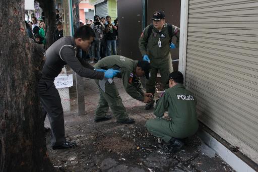 Đơn vị rà phá bom mìn Thái Lan kiểm tra hiện trường một vụ đánh bom ở Bangkok