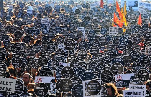 Hàng ngàn người biểu tình ở Istanbul để đánh dấu kỷ niệm lần thứ 7 của vụ giết nhà báo Thổ Nhĩ Kỳ-Armenia Hrant Dink mà không bị trừng phạt 