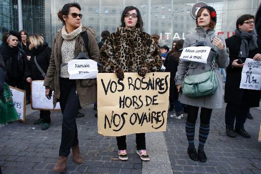 Phụ nữ biểu tình đòi quyền cá nhân ở Paris
