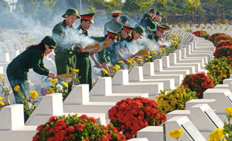 Ảnh chụp tại nghĩa trang liệt sĩ tỉnh Đồng Nai 