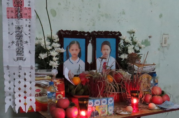  2 chị em bé gái đoản mệnh là Trương Thanh Nga (11 tuổi) và em gái là Trương  Thị Lan (9 tuổi), cả 2 là học sinh trường tiểu học Quán Trữ - Kiến An - Hải Phòng.