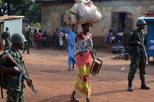 Binh sĩ Congo bảo vệ thường dân trên các đường phố của Bangui