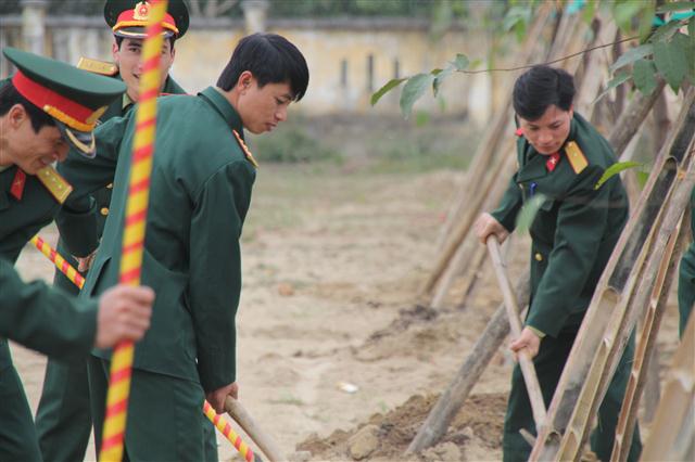 Lực lượng vũ trang tham gia Tết trồng cây