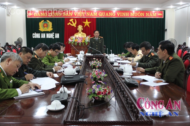 Đại tá Nguyễn Tiến Dần - Phó Giám đốc Công an tỉnh chủ trì cuộc họp triển khai kế hoạch bảo vệ các hội nghị, lễ hội đầu xuân năm 2014