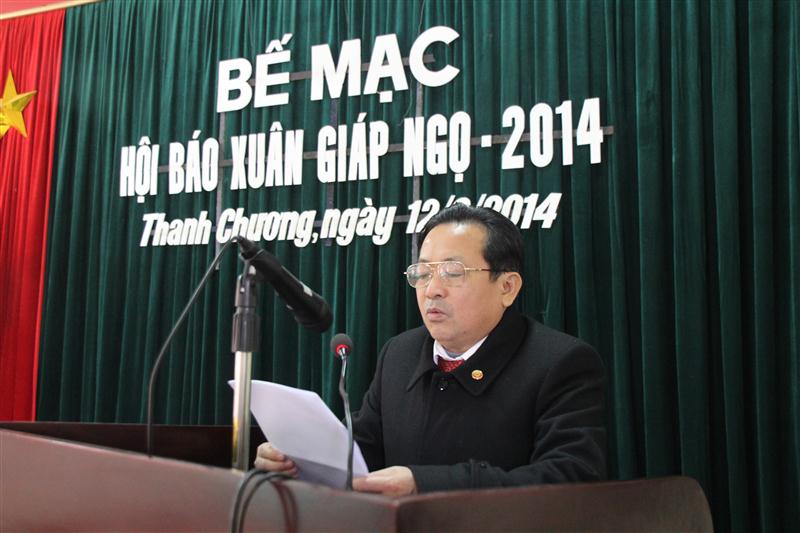 Đồng chí Trần Duy Ngoãn - Chủ tịch Hội Nhà báo Nghệ An báo cáo kết quả Hội báo Xuân 2014