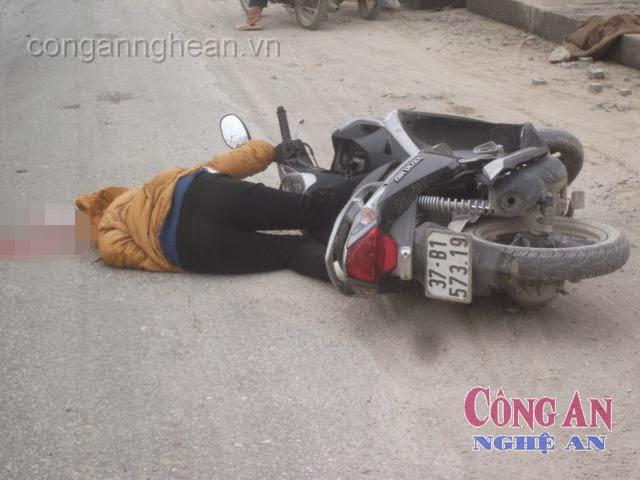 Chị Nguyễn Thị Tám bị tai nạn tử vong tại hiện trường, lái xe đã cho xe bỏ chạy (xe 17K - 5452)