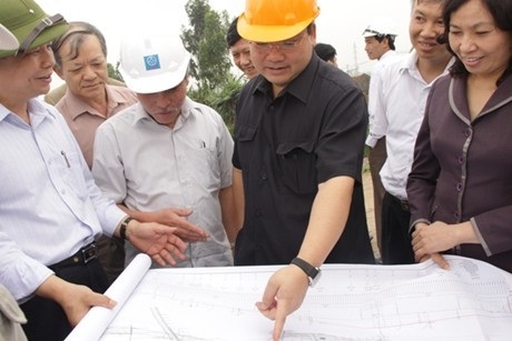 Phó Thủ tướng Hoàng Trung Hải trong một lần thị sát công trình cao tốc Hà Nội- Hải Phòng - Ảnh: VGP/Nguyên Linh