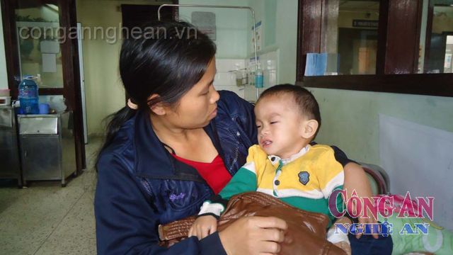 Cháu Phạm Đình Sang tại Bệnh viện Nhi Trung ương