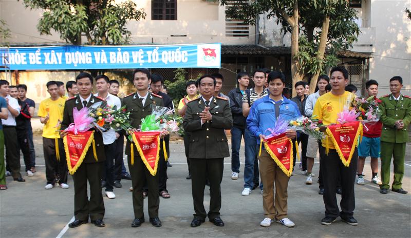 Trao giải 3 cho các đội