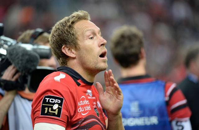 Phản ứng của cầu thủ bóng bầu dục Jonny Wilkinson  sau trận chung kết với đội Castres tại sân Stade de France, đây cũng là trận thi đấu cuối cùng của anh