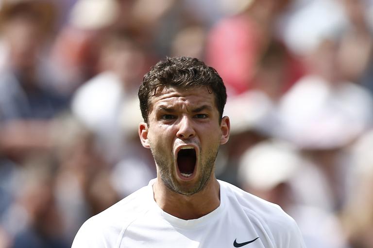 Phản ứng của Grigor Dimitrov khi chiến thắng set thứ hai trước Andy Murray trong trận tứ kết đơn nam  Wimbledon