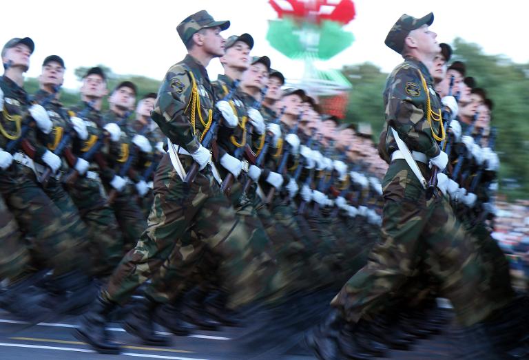 Binh sĩ Belarus diễu hành ở thủ đô Minsk, trong cuộc diễu hành quân sự kỷ niệm ngày Độc lập