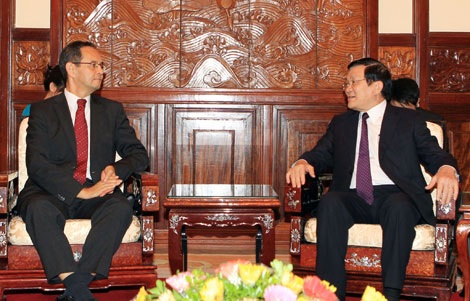 Chủ tịch nước Trương Tấn Sang tiếp Đại sứ Vương quốc Hà Lan Joop Scheffers đến chào từ biệt nhân kết thúc nhiệm kỳ công tác tại Việt Nam
