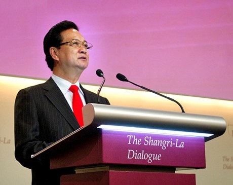 Năm 2013, phát biểu tại Đối thoại Shangri-La và tại Đại hội đồng Liên Hợp quốc, Thủ tướng Nguyễn Tấn Dũng đã cảnh báo cộng đồng quốc tế về những nguy cơ của chiến tranh, của bạo lực ở nhiều khu vực trên thế giới.