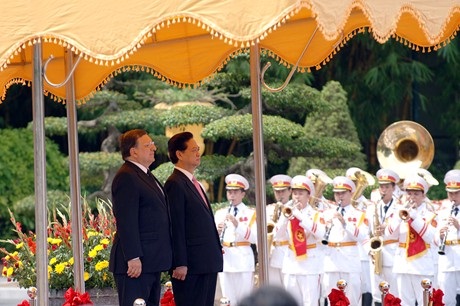 Lễ đón Chủ tịch Ủy ban châu Âu José Manuel Durão thăm chính thức Việt Nam.