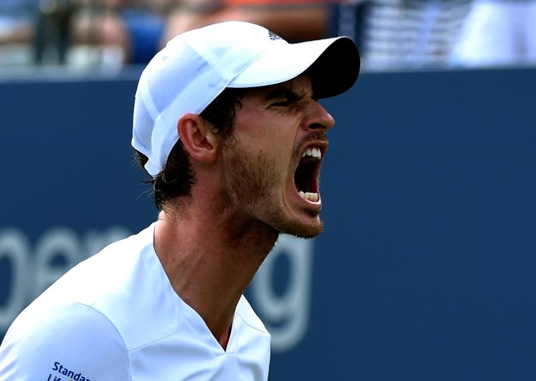 Tay vợt Andy Murray của Vương quốc Anh trong trận đấu với tay vợt Jo-Wilfried Tsonga của Pháp tại giải quần vợt US Open 2014