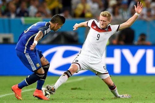 Đức – Argentina: Thế trận cởi mở - 1  Argentina (xanh) chơi rất hay
