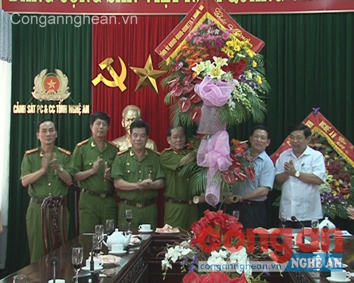 Lãnh đạo tỉnh Nghệ An chúc mừng nhân ngày toàn dân PCCC
