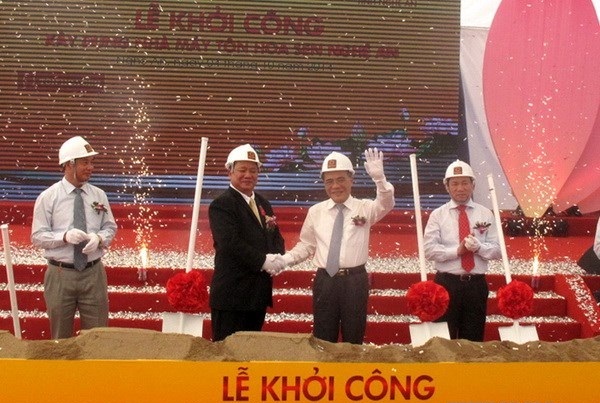 Chủ tịch Quốc hội Nguyễn Sinh Hùng dự Lễ khởi công xây dựng Nhà máy  Tôn Hoa Sen Nghệ An.