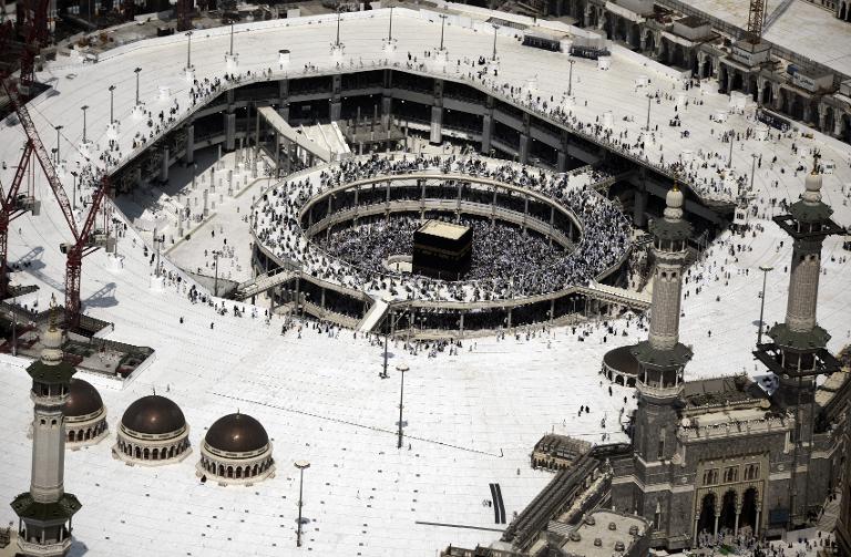 Ảnh chụp từ trên cao các nhà thờ Hồi giáo Grand và Kaaba ở thành phố thánh địa Mecca