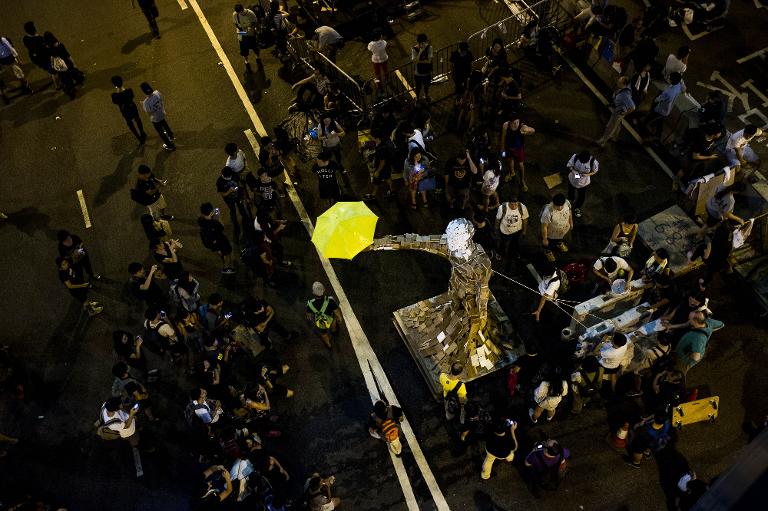 Bức tượng Umbrella Man, nghĩa là 'Người đàn ông cầm ô' được người biểu tình dựng lên tại một địa điểm biểu tình ở HongKong
