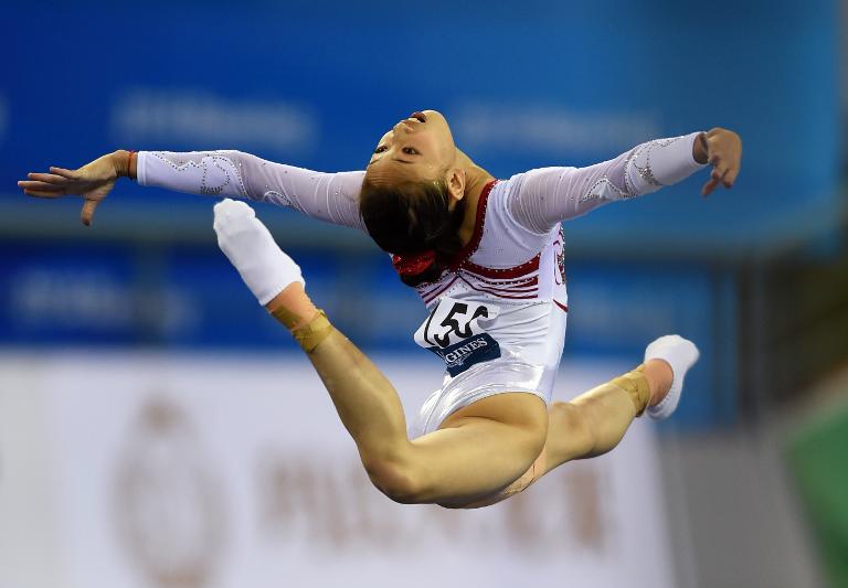 VĐV Bai Yawen trong vòng chung kết của giải Vô địch thế giới các môn thể dục dụng cụ được tổ chức ở Nam Ninh, Trung Quốc