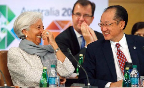 Chủ tịch WB Kim Jong Jim (phải) và Tổng Giám đốc IMF Christine Lagarde (trái) Tại Hội nghị thường niên IMF & WB.