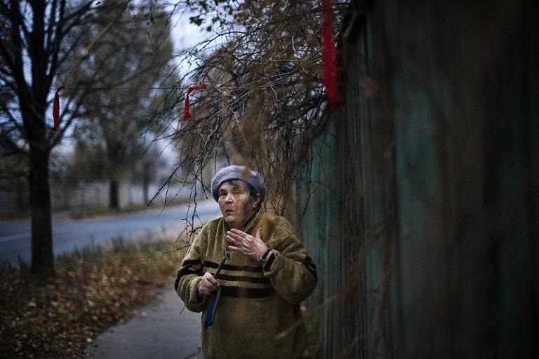 Phản ứng của bà Lyubov Georgyvna, 75 tuổi, giáo viên đã nghỉ hưu khi nghe thấy tiếng nổ của đại bác ở Donetsk