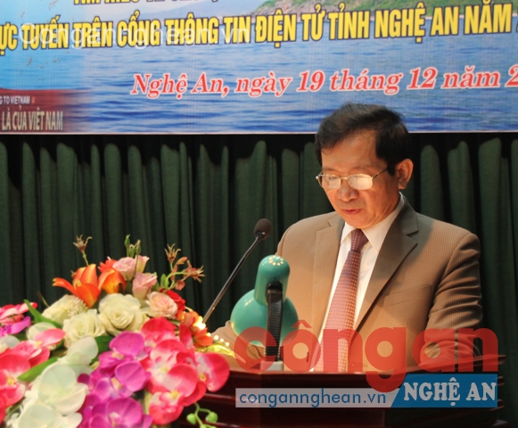 Đồng chí Đinh Viết Hồng - Phó Chủ tịch UBND tỉnh, Trưởng Ban tổ chức cuộc thi phát biểu tại buổi lễ