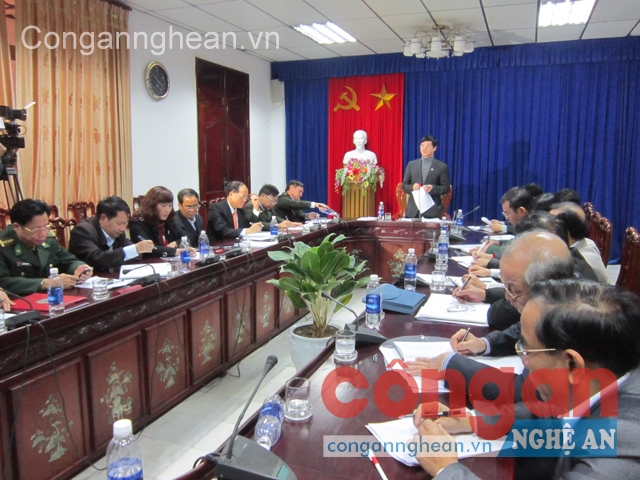 Đồng chí Lê Xuân Đại, Phó Chủ tịch UBND tỉnh  phát biểu tại Hội nghị