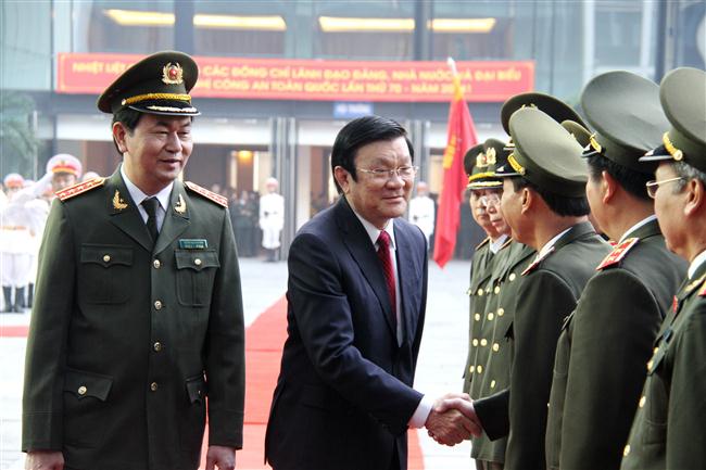 Lãnh đạo BCA chào đón Chủ tịch nước Trương Tấn Sang về dự Hội nghị.