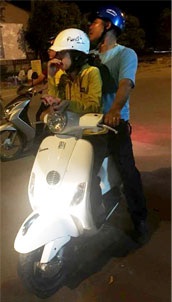“Hiệp sĩ” Nguyễn Thanh Hải đưa “nữ quái” về phường trên xe máy của của thủ phạm dùng để hành nghề