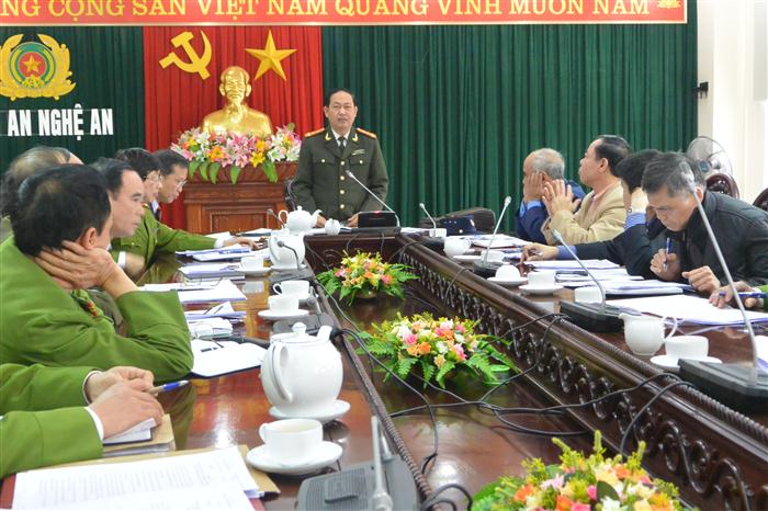 Đồng chí Đại tá Nguyễn Tiến Dần, Phó Giám đốc Công an tỉnh phát biểu chỉ đạo hội nghị