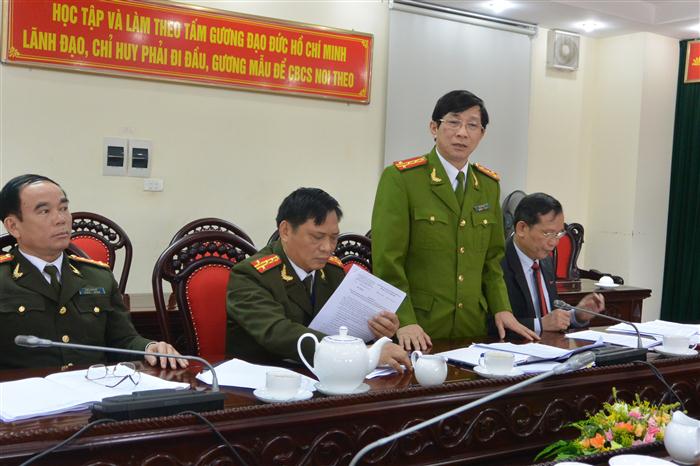Đồng chí Ngô Sỹ Sơn, Phó Trưởng Công an thành phố Vinh phân công nhiệm vụ cho các tiểu ban an ninh, trật tự